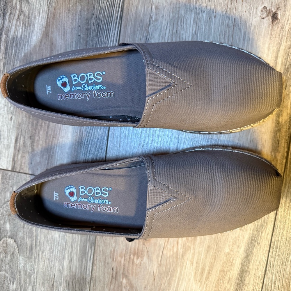 Skechers Taupe Canvas Espadrille Slip-Ons, Box included, worn once - Picture 5 of 11